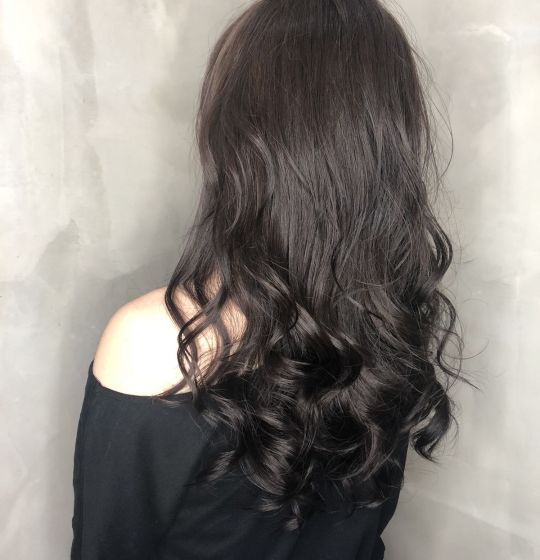 >Mẫu tóc uốn lơi xoăn , vui lòng đặt lịch trước để nhận ưu đãi lh : 0945451879